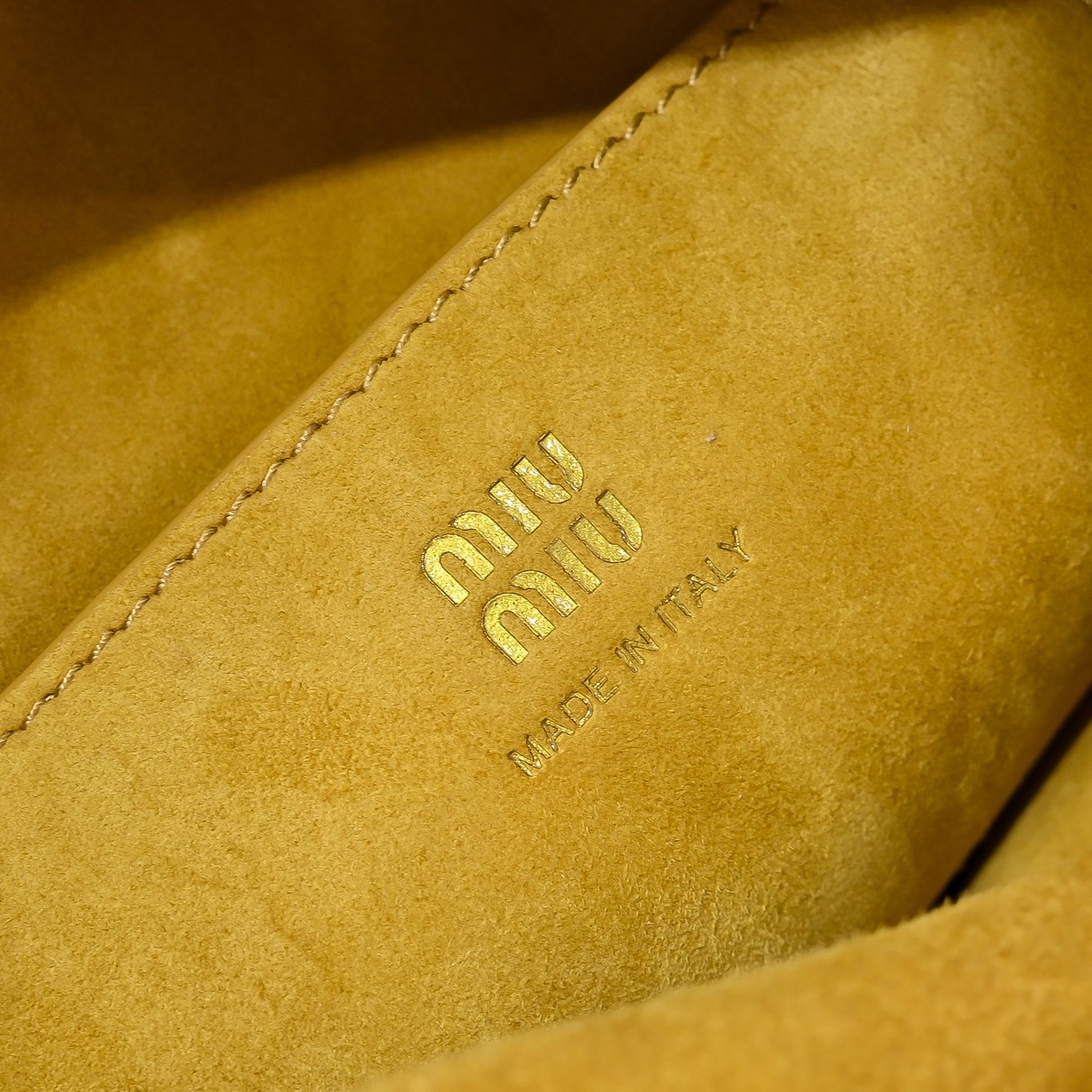 [TOP] Miu Miu Basket Bag 24 × 37cm - 2 Colour