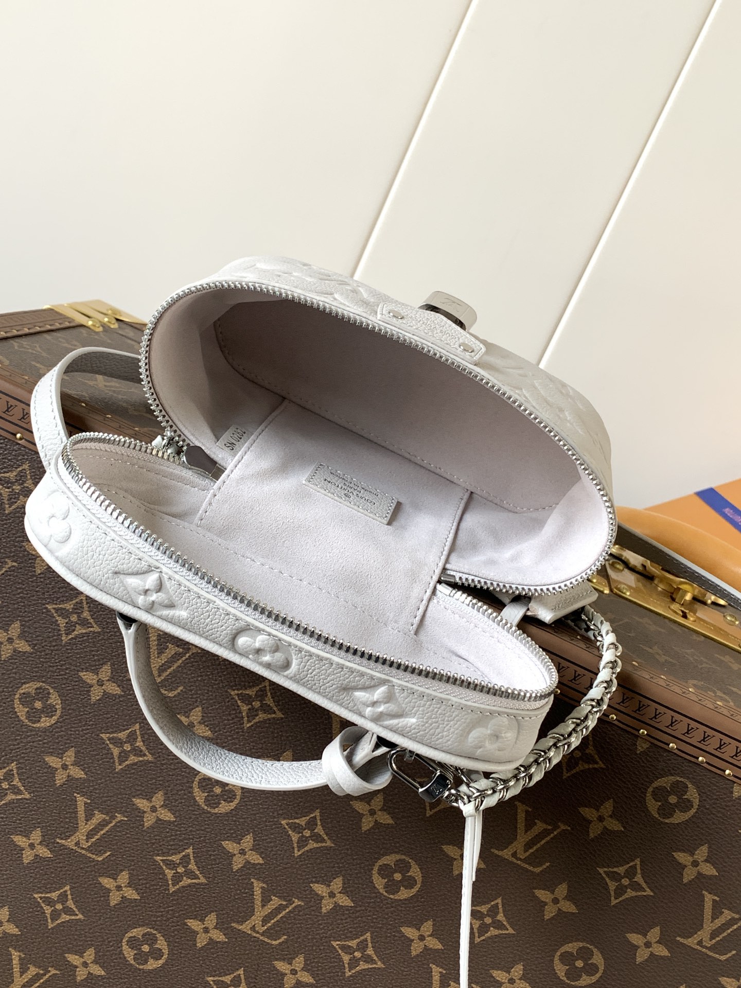 [TOP] Louis Vuitton LV  Vanity Chain Pouch 11.5 x 6.5 x 19 cm - Grey