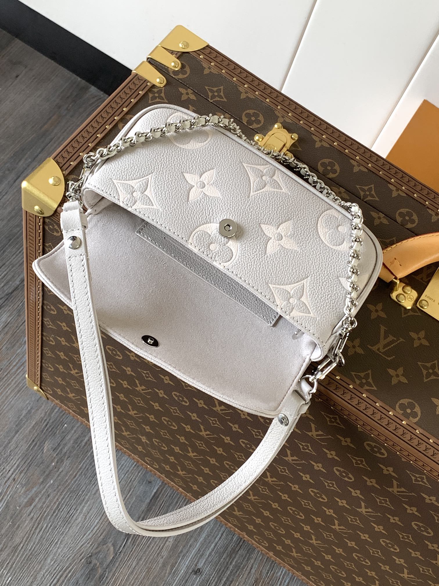 [TOP] Louis Vuitton LV Wallet On Chain Ivy Handbag 12 x 4.3 x 23.5  CM - Grey