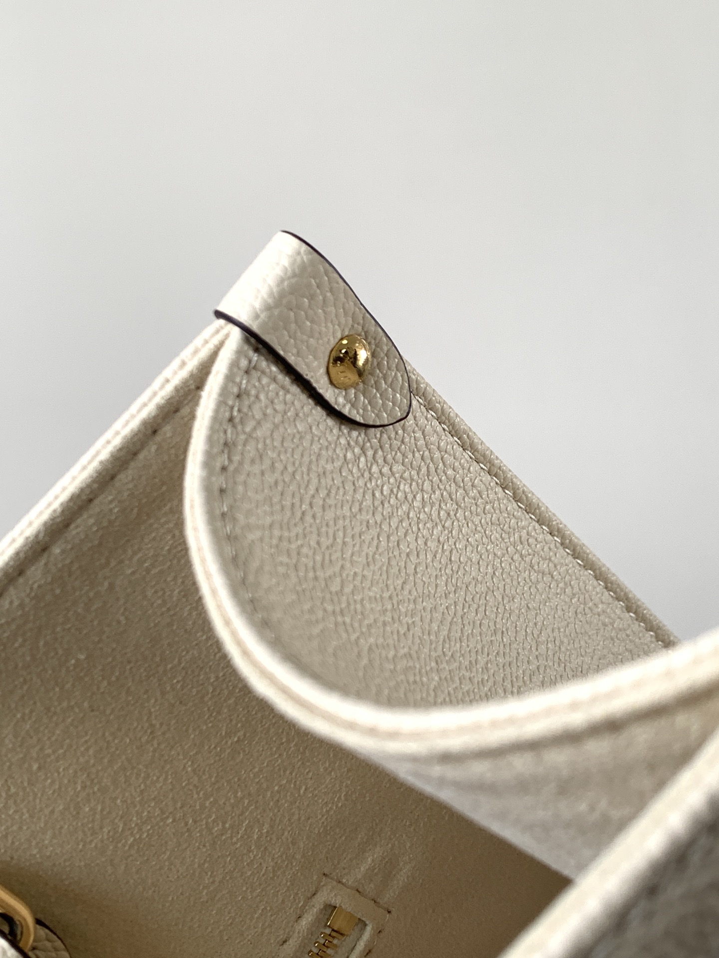 [TOP] Louis Vuitton LV  On The Go Handbag 34.0 x 26.0 x 13.0cm - Beige