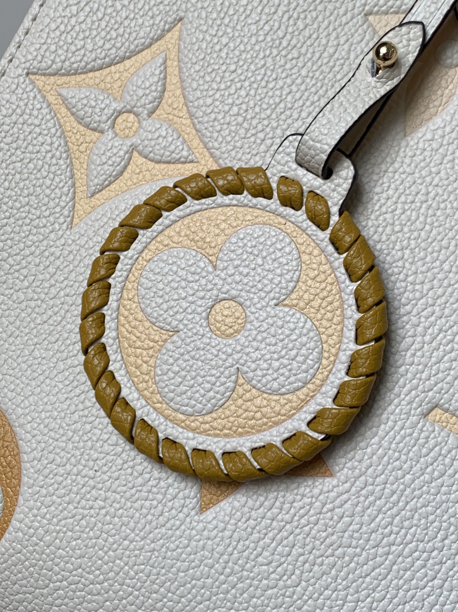 [TOP] Louis Vuitton LV  On The Go Handbag 34.0 x 26.0 x 13.0cm - Beige