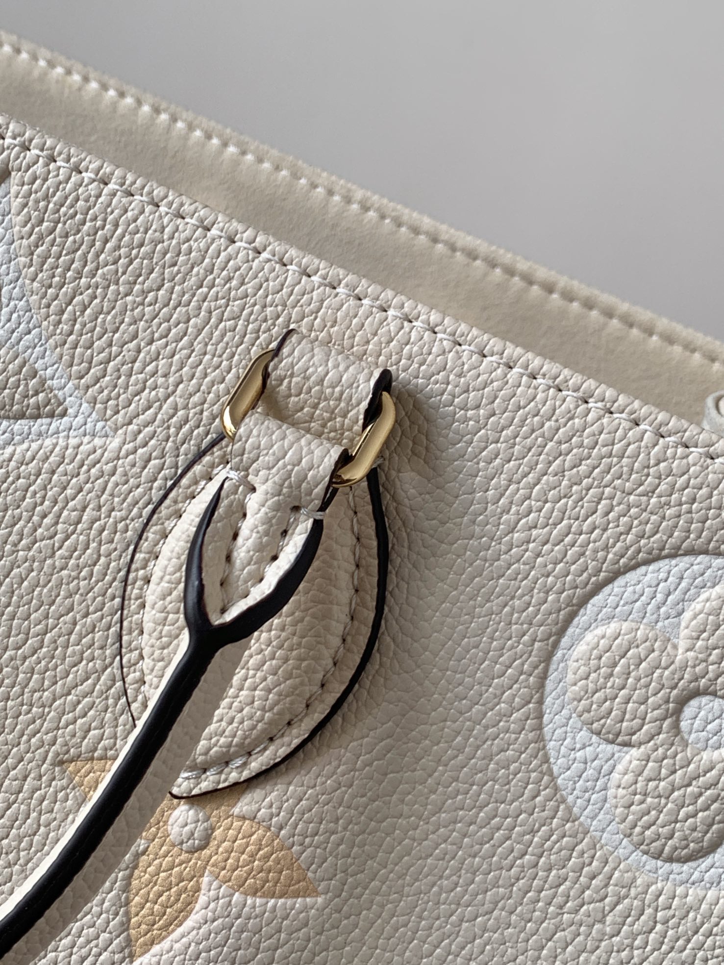 [TOP] Louis Vuitton LV  On The Go Handbag 34.0 x 26.0 x 13.0cm - Beige