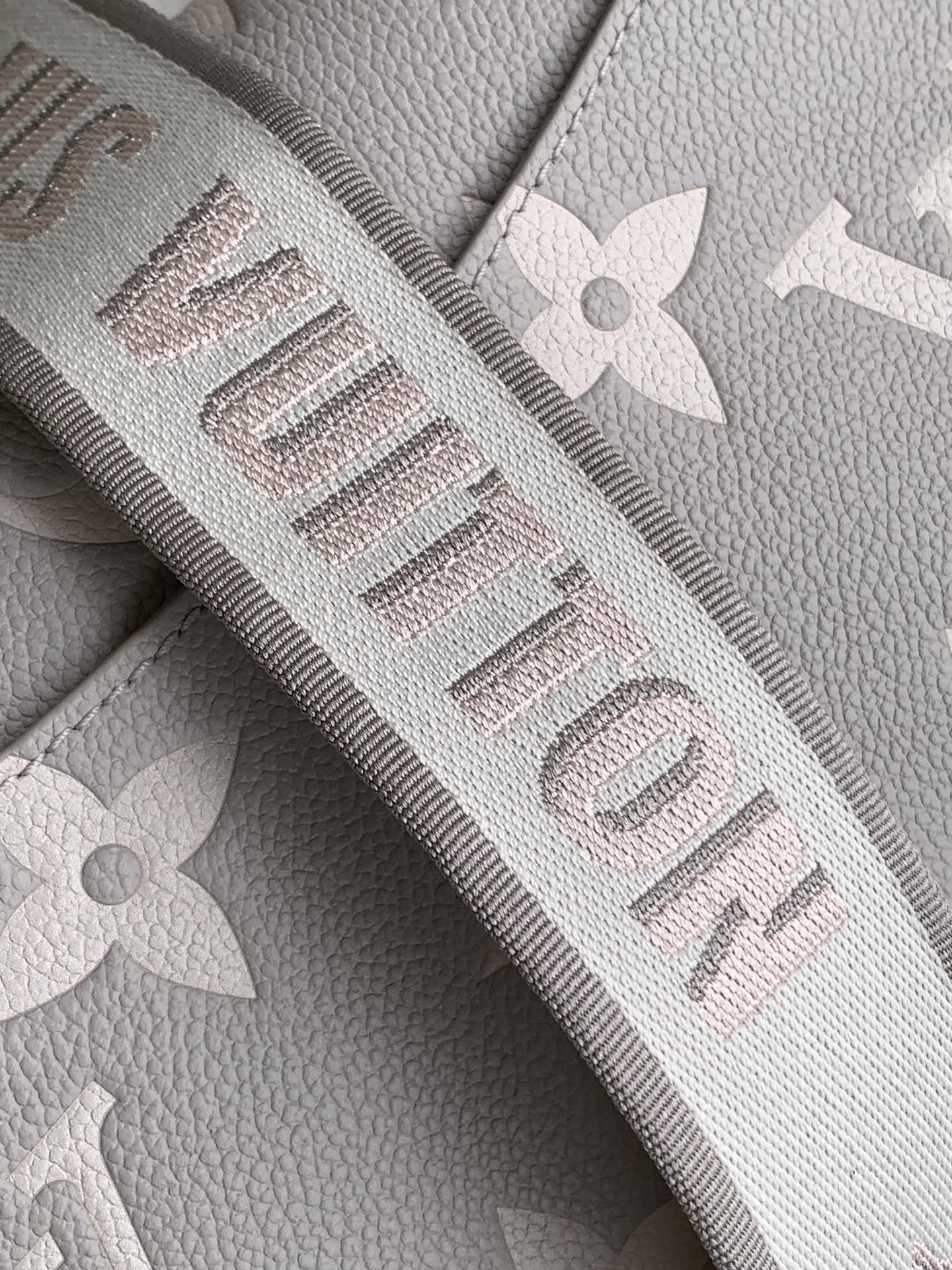 [TOP] Louis Vuitton LV Diane Bag Monogram Empreinte Leather 24x15x9cm - Gray