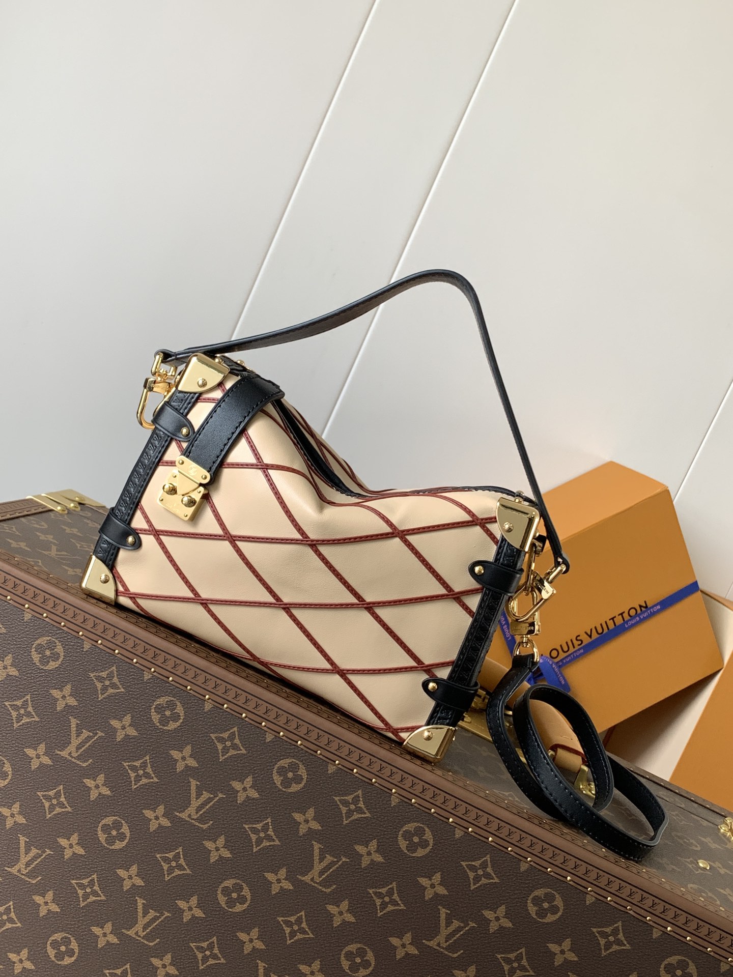 [TOP] Louis Vuitton LV Side Trunk Handbag  18 x 12.5 x 8cm - Apricot