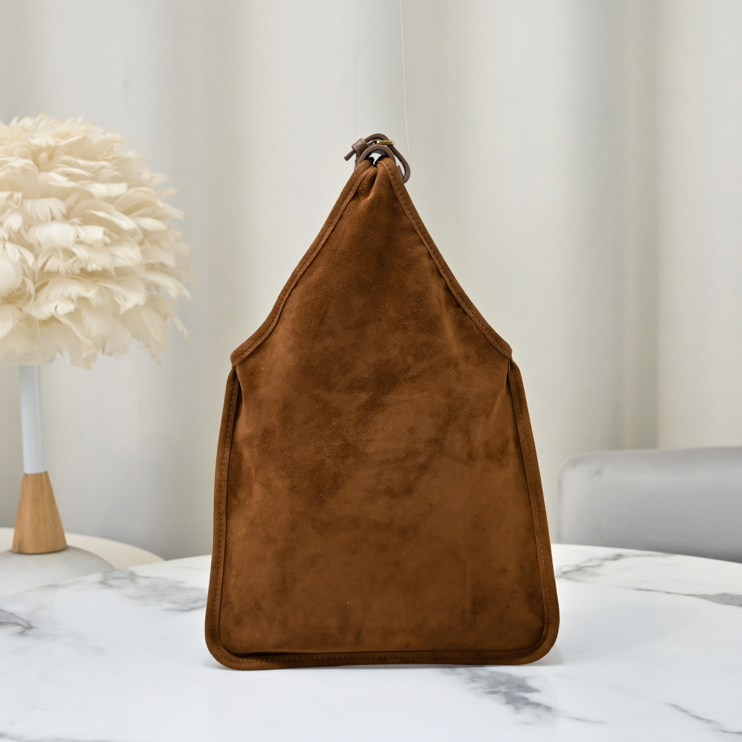 [TOP] Miu Miu Basket Bag 24 × 37cm - 2 Colour