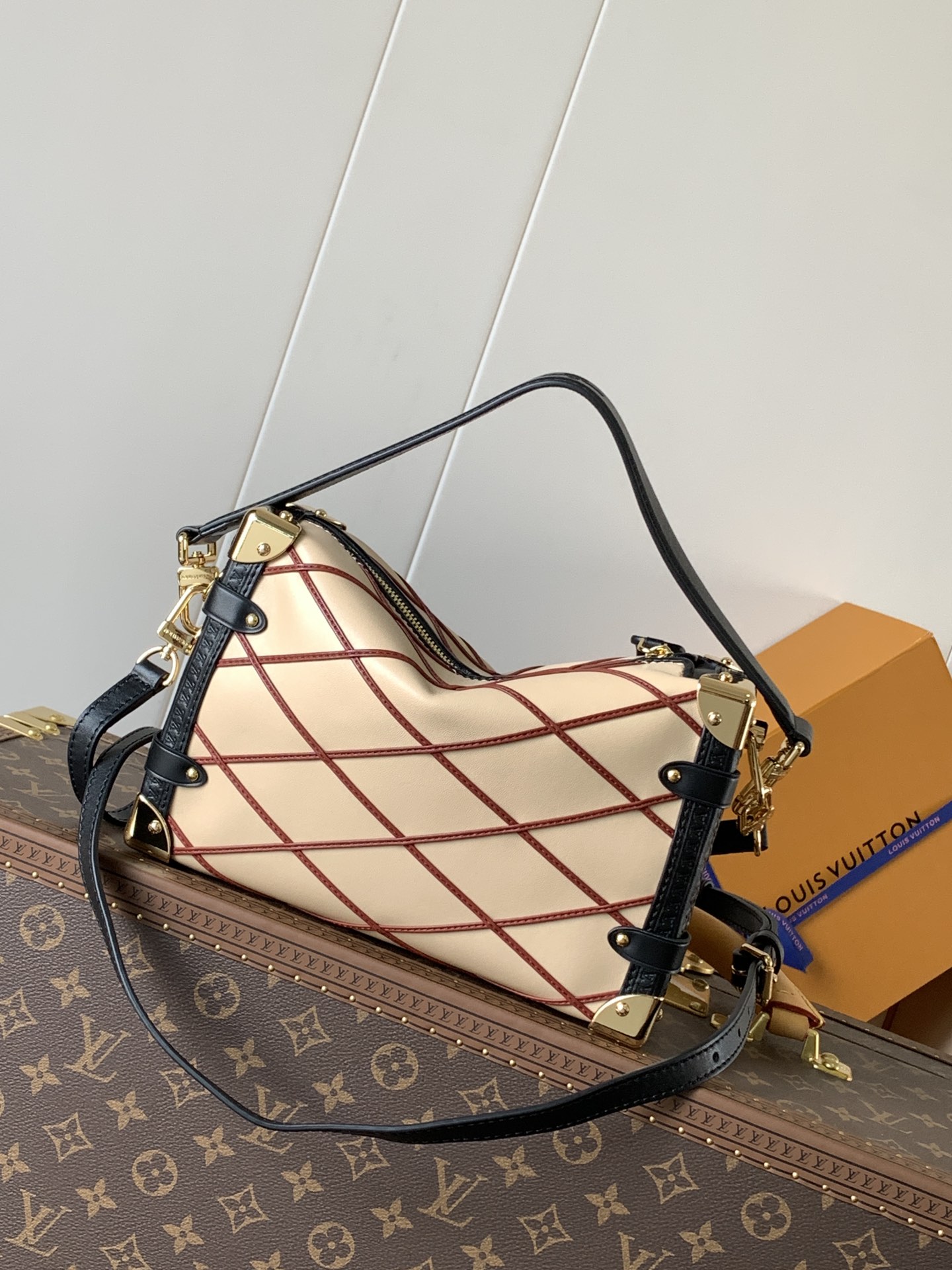 [TOP] Louis Vuitton LV Side Trunk Handbag  18 x 12.5 x 8cm - Apricot