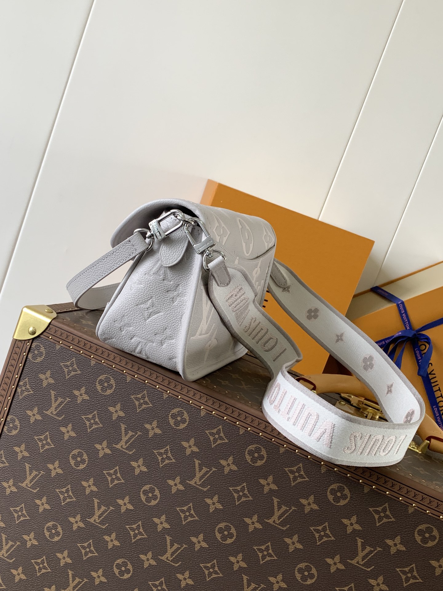 [TOP] Louis Vuitton LV Diane Bag Monogram Empreinte Leather 24x15x9cm - Gray