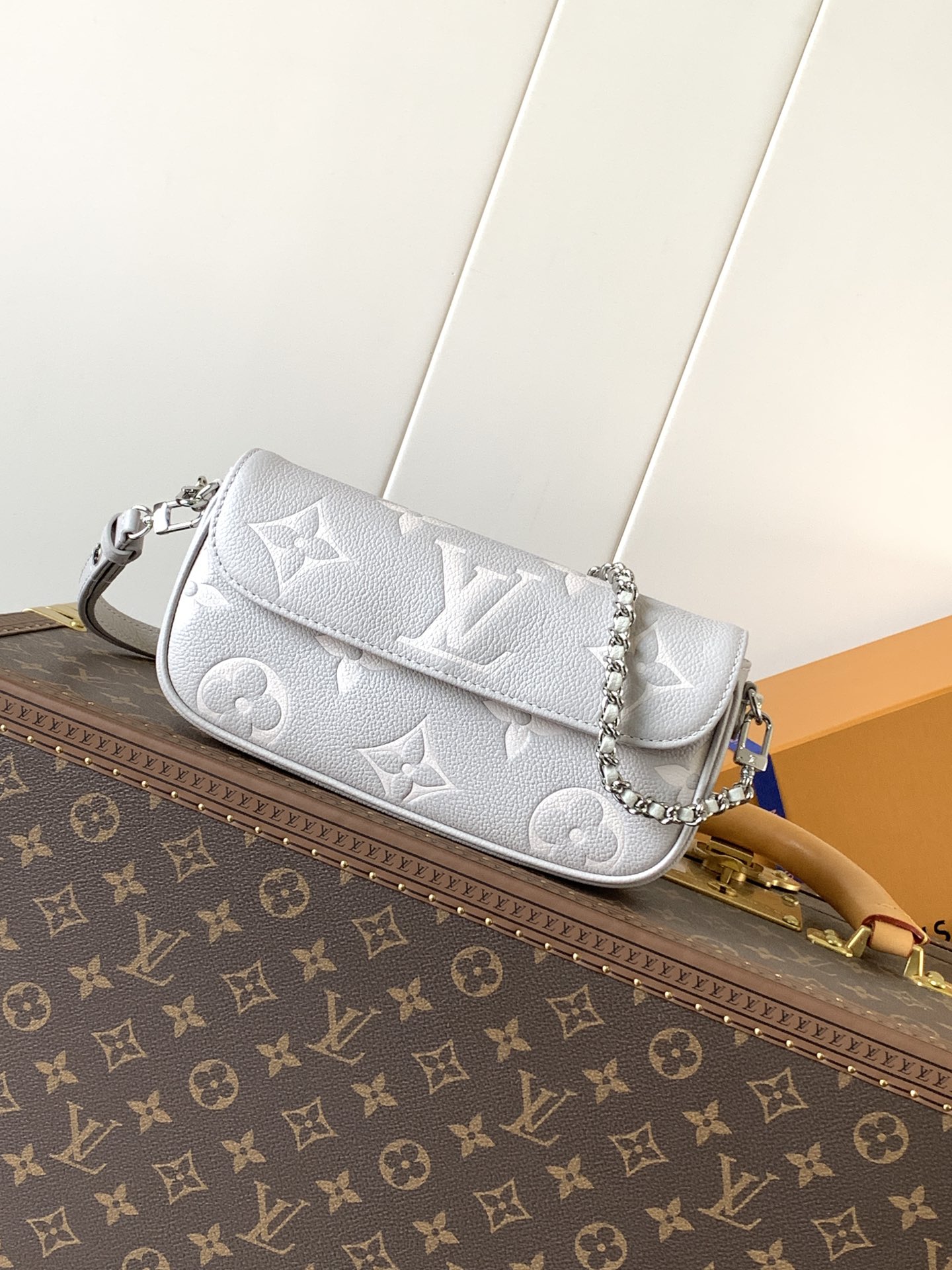 [TOP] Louis Vuitton LV Wallet On Chain Ivy Handbag 12 x 4.3 x 23.5  CM - Grey
