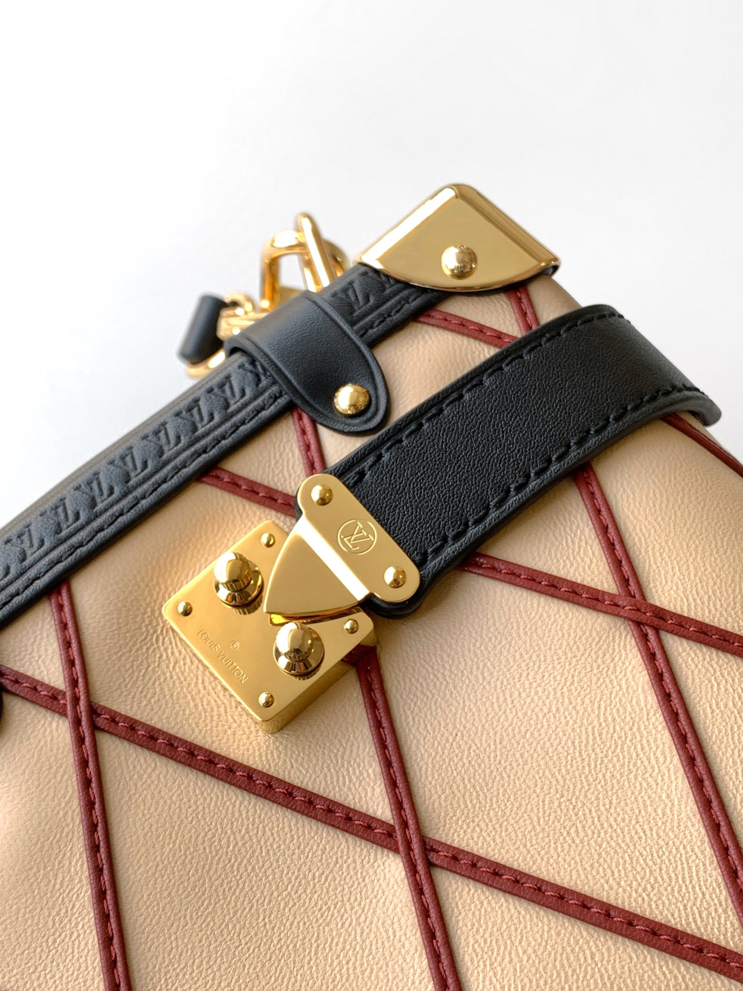 [TOP] Louis Vuitton LV Side Trunk Handbag  18 x 12.5 x 8cm - Apricot