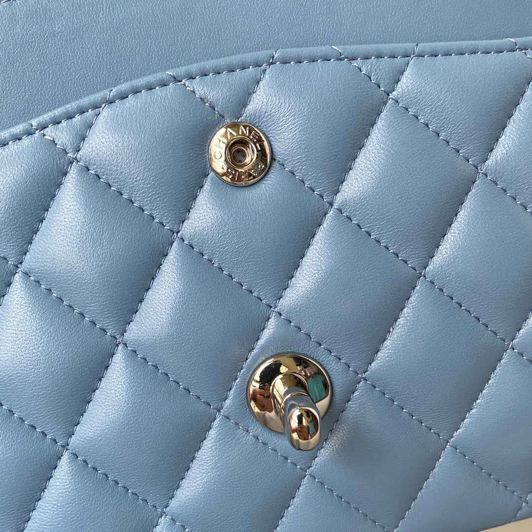 [TOP] CHANEL Classic Flap Bag Lambskin Medium 15.5×25.5×6.5cm – Blue & SHW