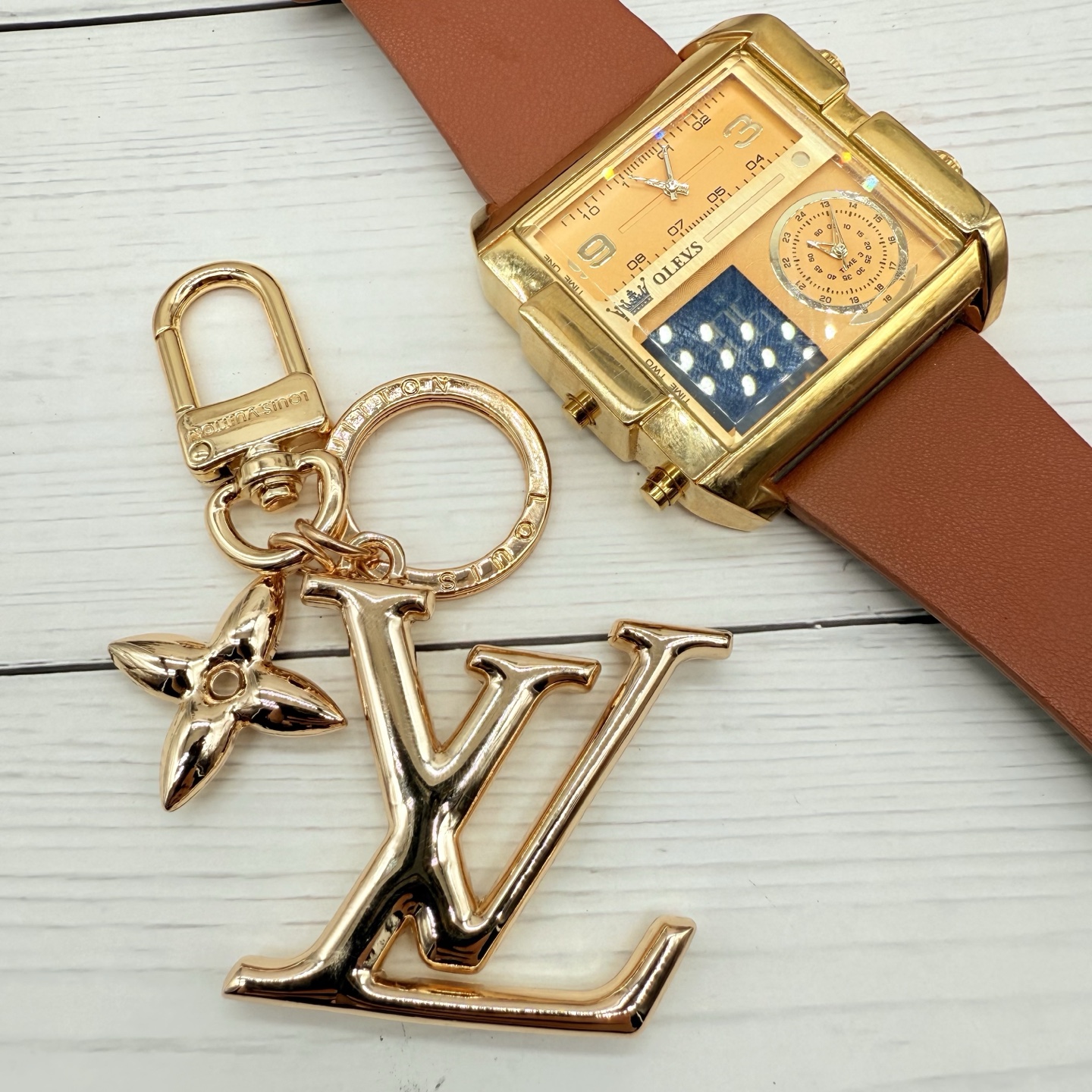 [TOP] Louis Vuitton LV  Key Chain-Gold