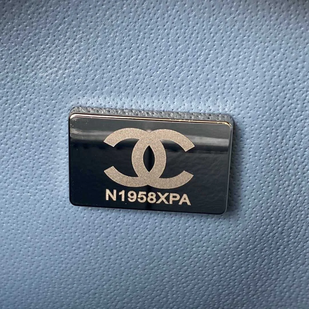 [TOP] CHANEL Classic Flap Bag Lambskin Medium 15.5×25.5×6.5cm – Blue & SHW