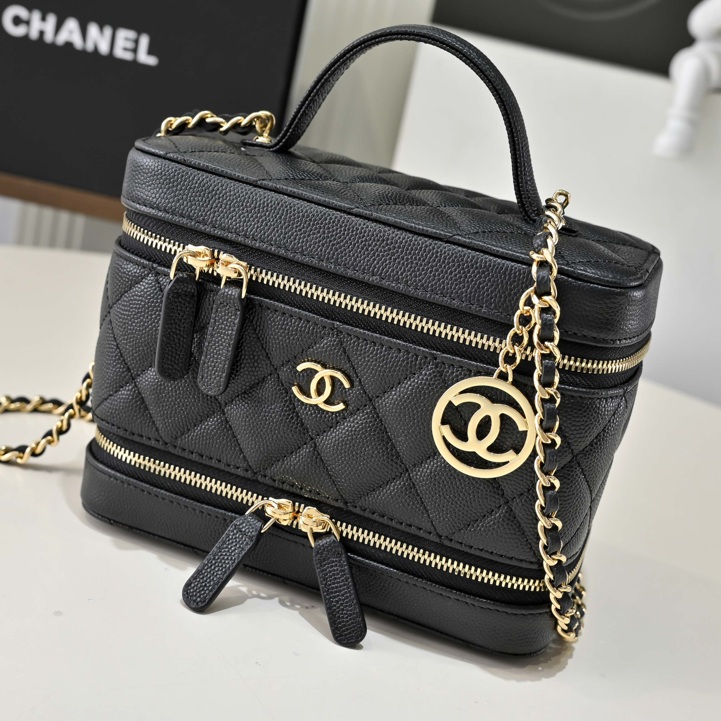 [TOP] CHANEL Double-layer Design Vanity Case 18-13-9cm - Black