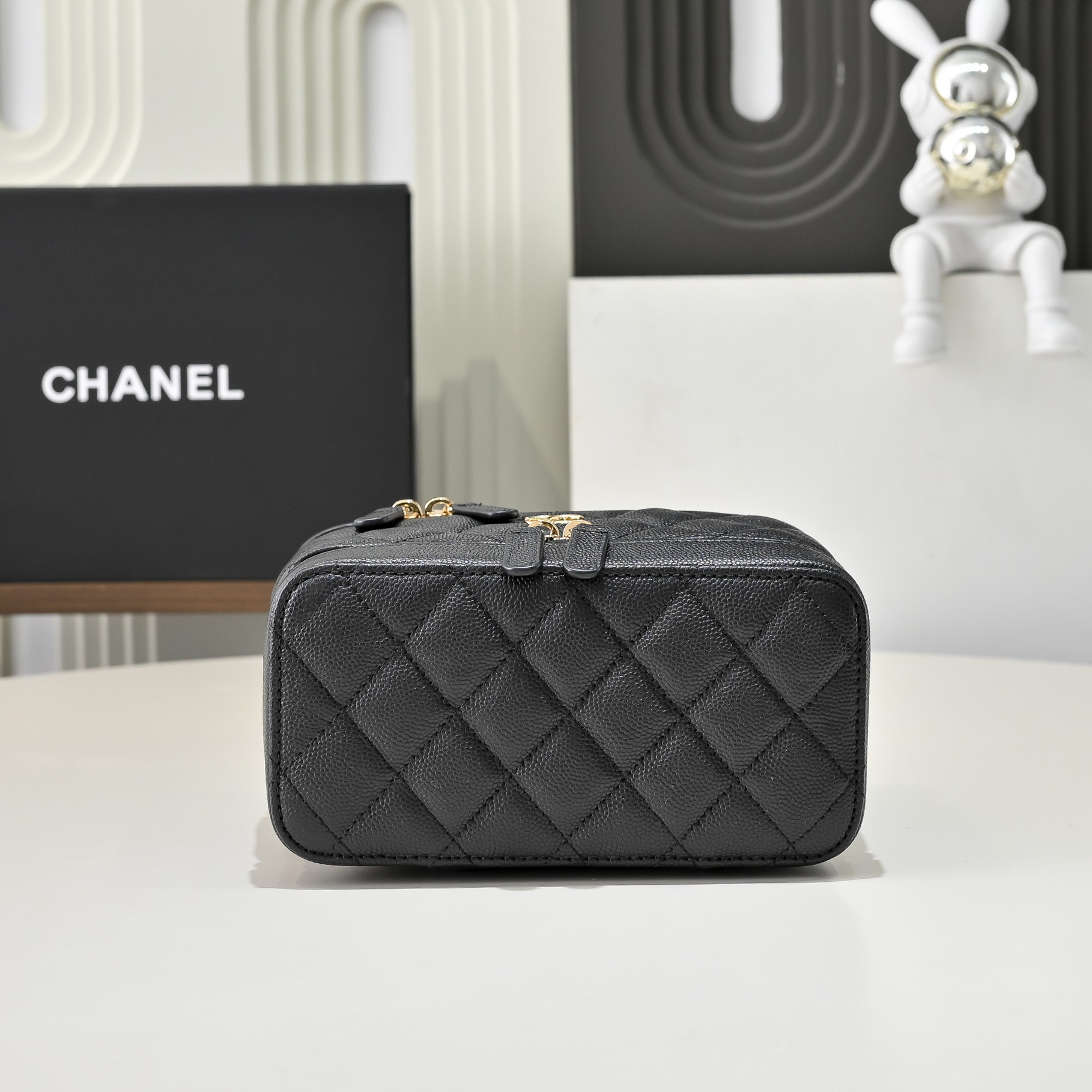 [TOP] CHANEL Double-layer Design Vanity Case 18-13-9cm - Black