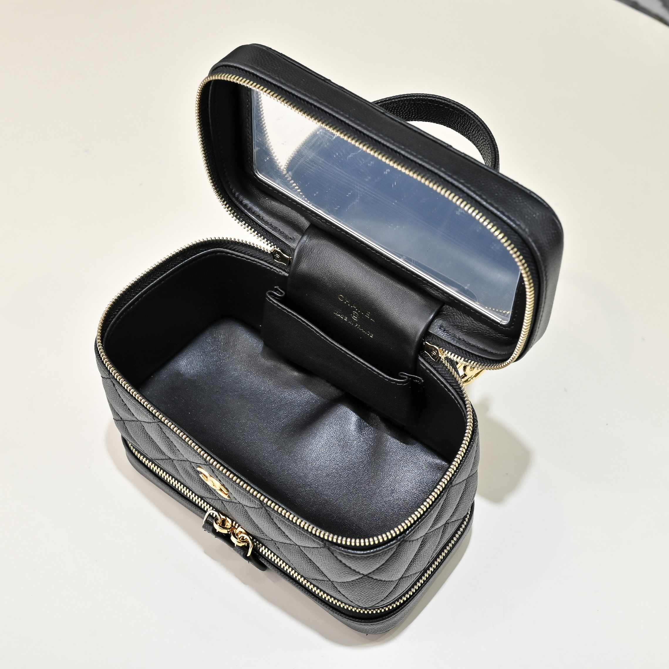 [TOP] CHANEL Double-layer Design Vanity Case 18-13-9cm - Black