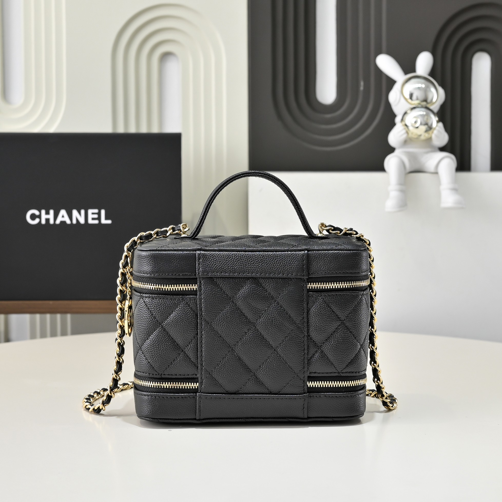 [TOP] CHANEL Double-layer Design Vanity Case 18-13-9cm - Black