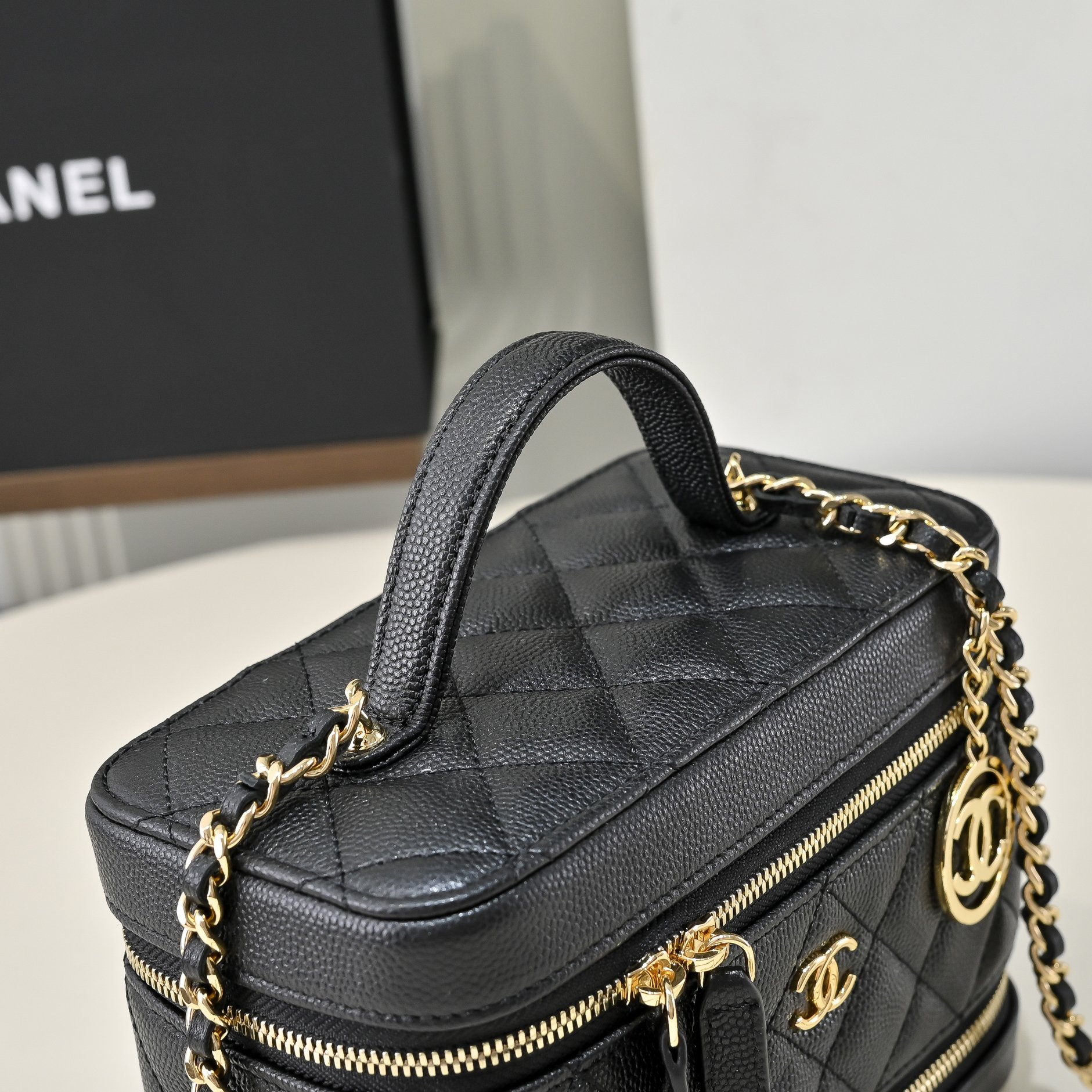 [TOP] CHANEL Double-layer Design Vanity Case 18-13-9cm - Black