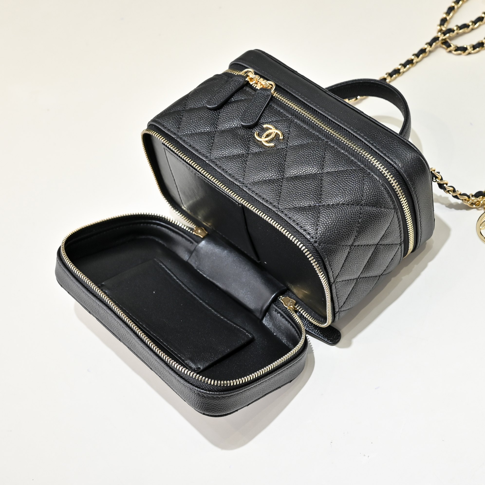[TOP] CHANEL Double-layer Design Vanity Case 18-13-9cm - Black