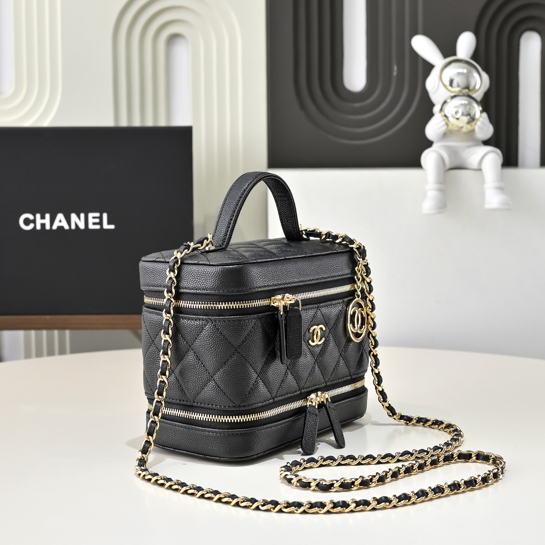 [TOP] CHANEL Double-layer Design Vanity Case 18-13-9cm - Black