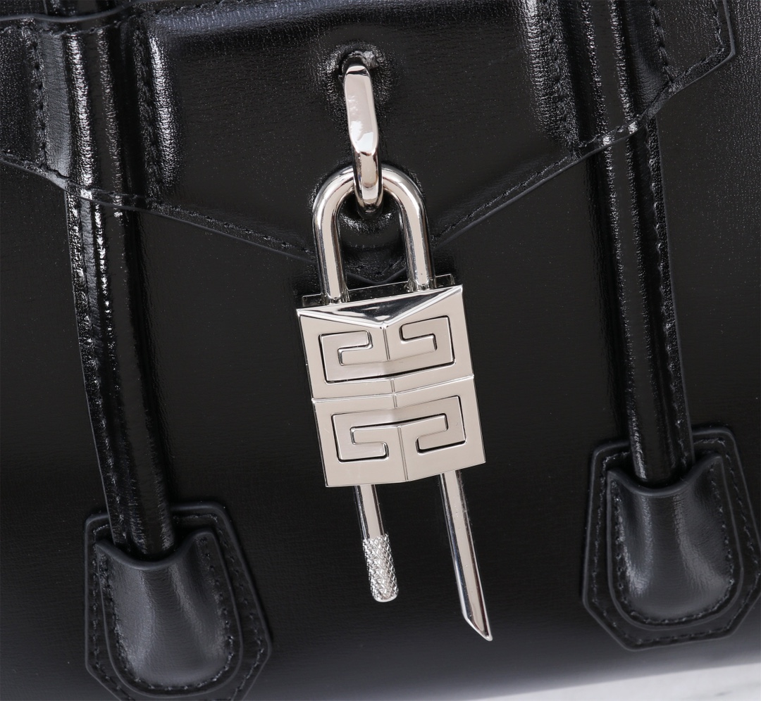 [TOP] GIVENCHY Antigona Toy Lock Bag 23x18x13cm - Black&SHW