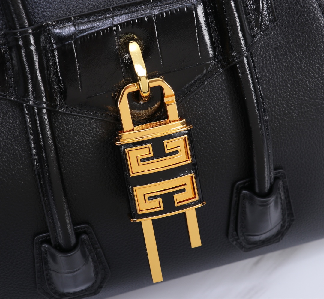 [TOP] GIVENCHY Antigona Toy Lock Bag Calfskin 23x27x13cm - Black&GHW