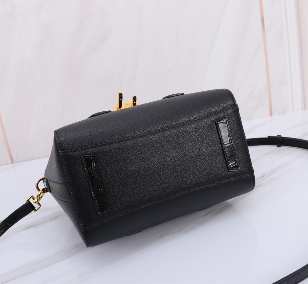 [TOP] GIVENCHY Antigona Toy Lock Bag Calfskin 23x27x13cm - Black&GHW