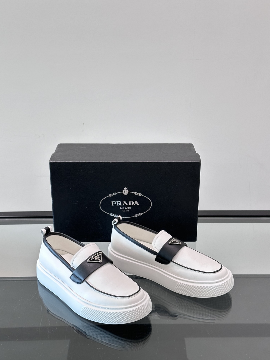 [TOP] PRADA Men's Loafers Shoes - 2 Colors