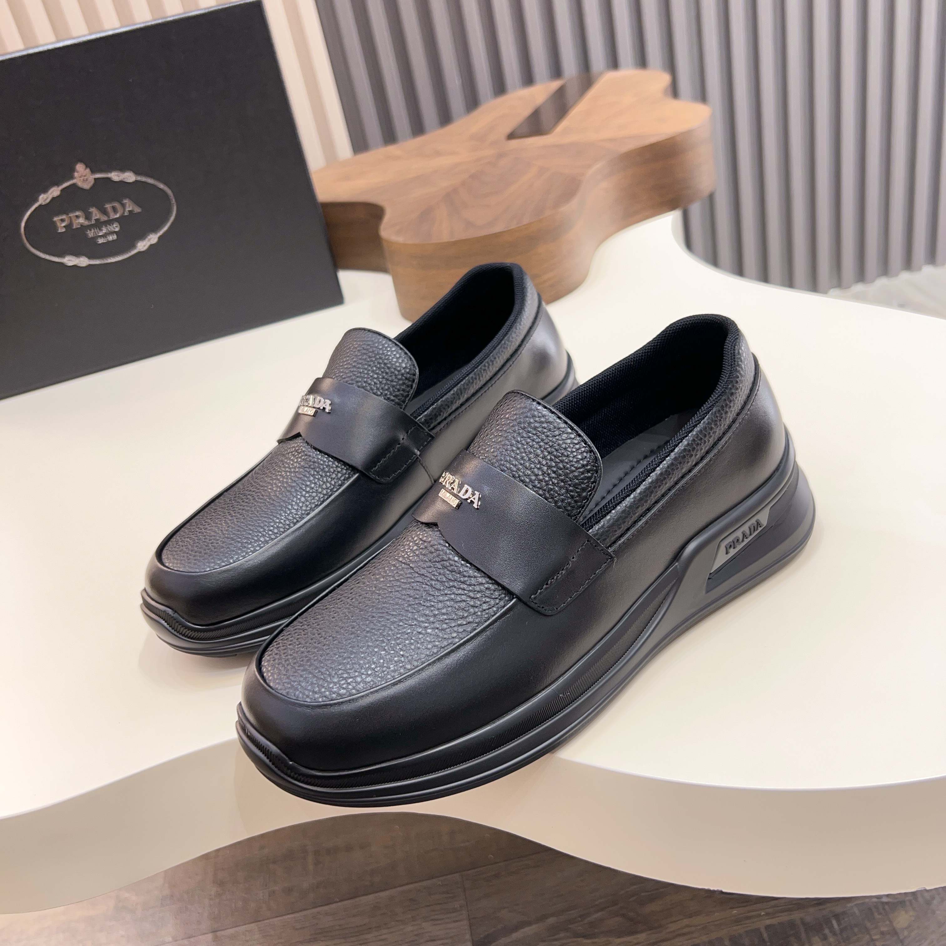 [TOP] PRADA Men's Loafers Shoes - 2 Colors