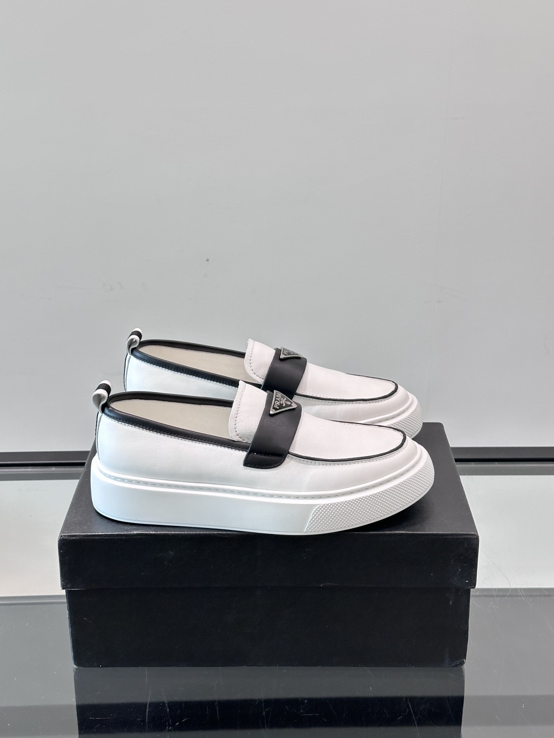 [TOP] PRADA Men's Loafers Shoes - 2 Colors
