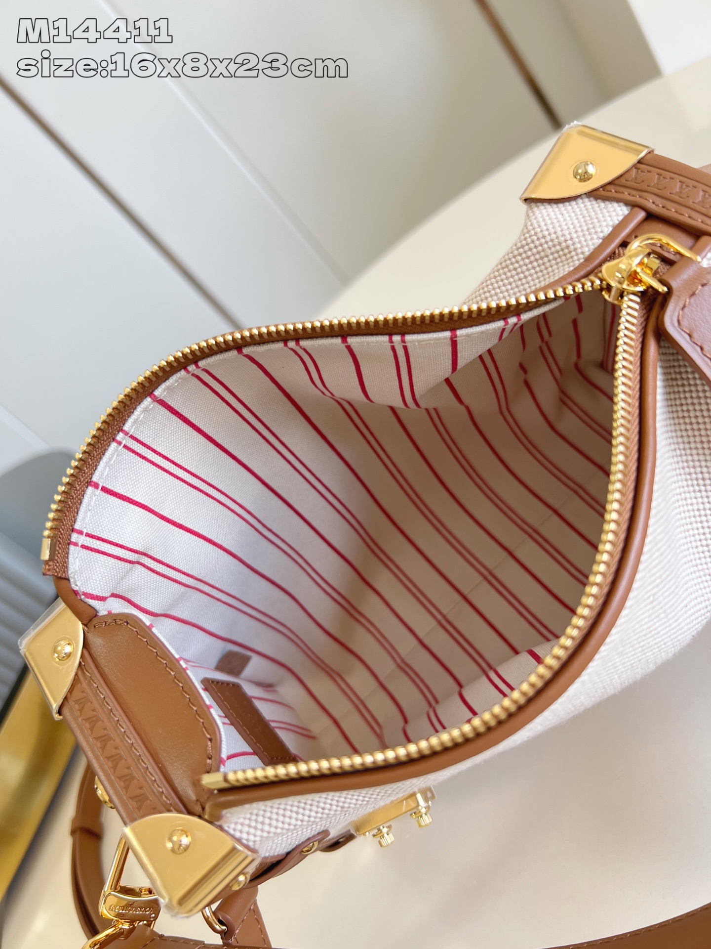 [TOP] Louis Vuitton LV Side Trunk Handbag  16 x 8.5 x 23.5cm - Apricot