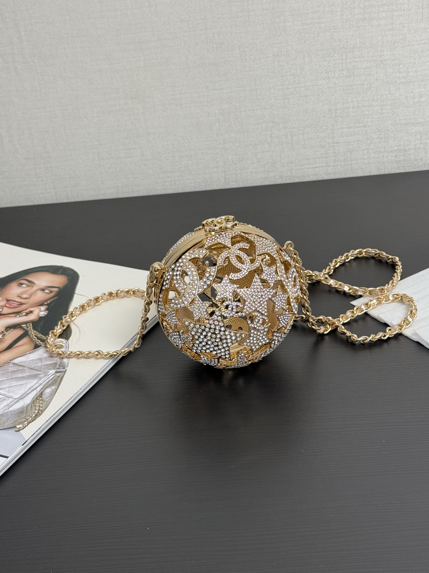 [TOP] CHANEL Star Hollow Spherical Evening Bag 13×13×13 cm - 2 Colors