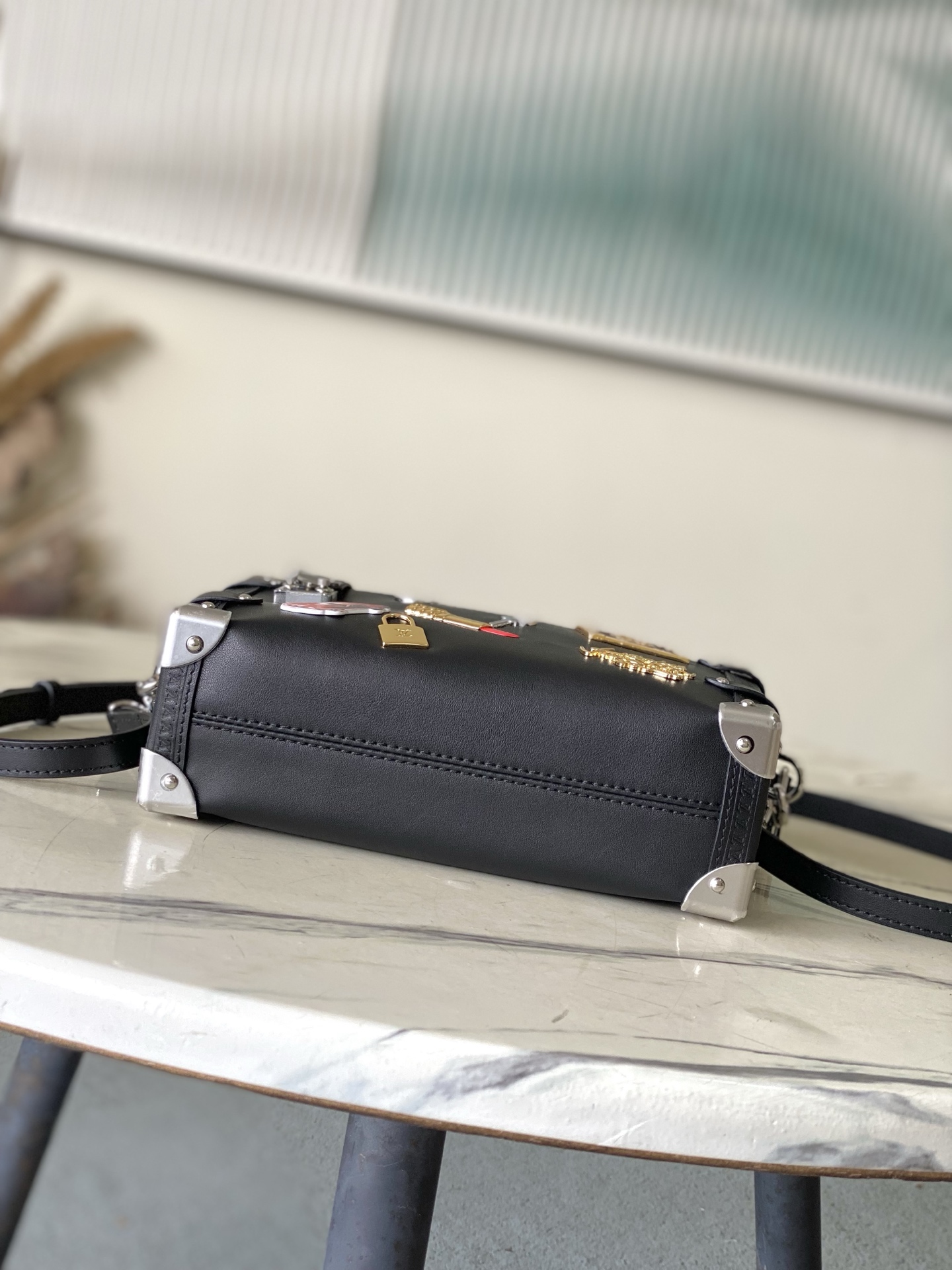 [TOP] Louis Vuitton LV Side Trunk Handbag  16 x 8.5 x 23.5cm - Black