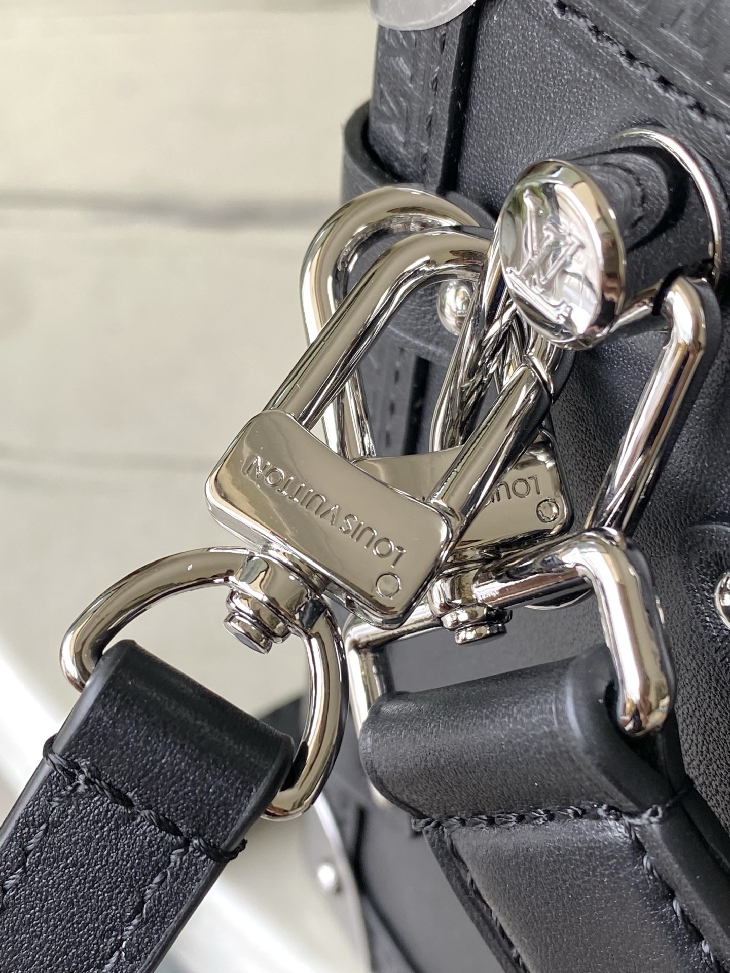 [TOP] Louis Vuitton LV Side Trunk Handbag  16 x 8.5 x 23.5cm - Black