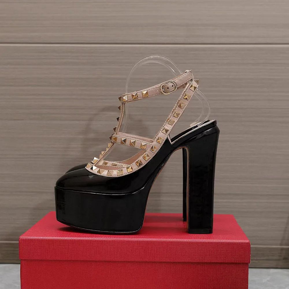 [TOP] VALENTINO Rockstud Patent Leather Platform Pumps - Black