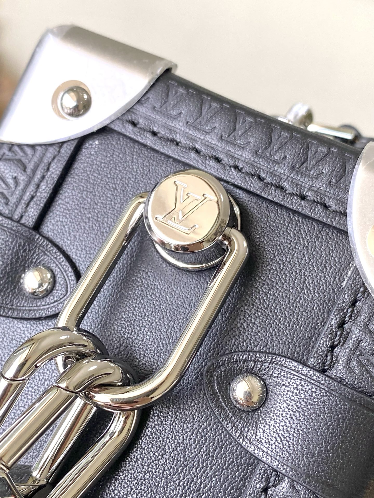 [TOP] Louis Vuitton LV Side Trunk Handbag  16 x 8.5 x 23.5cm - Black