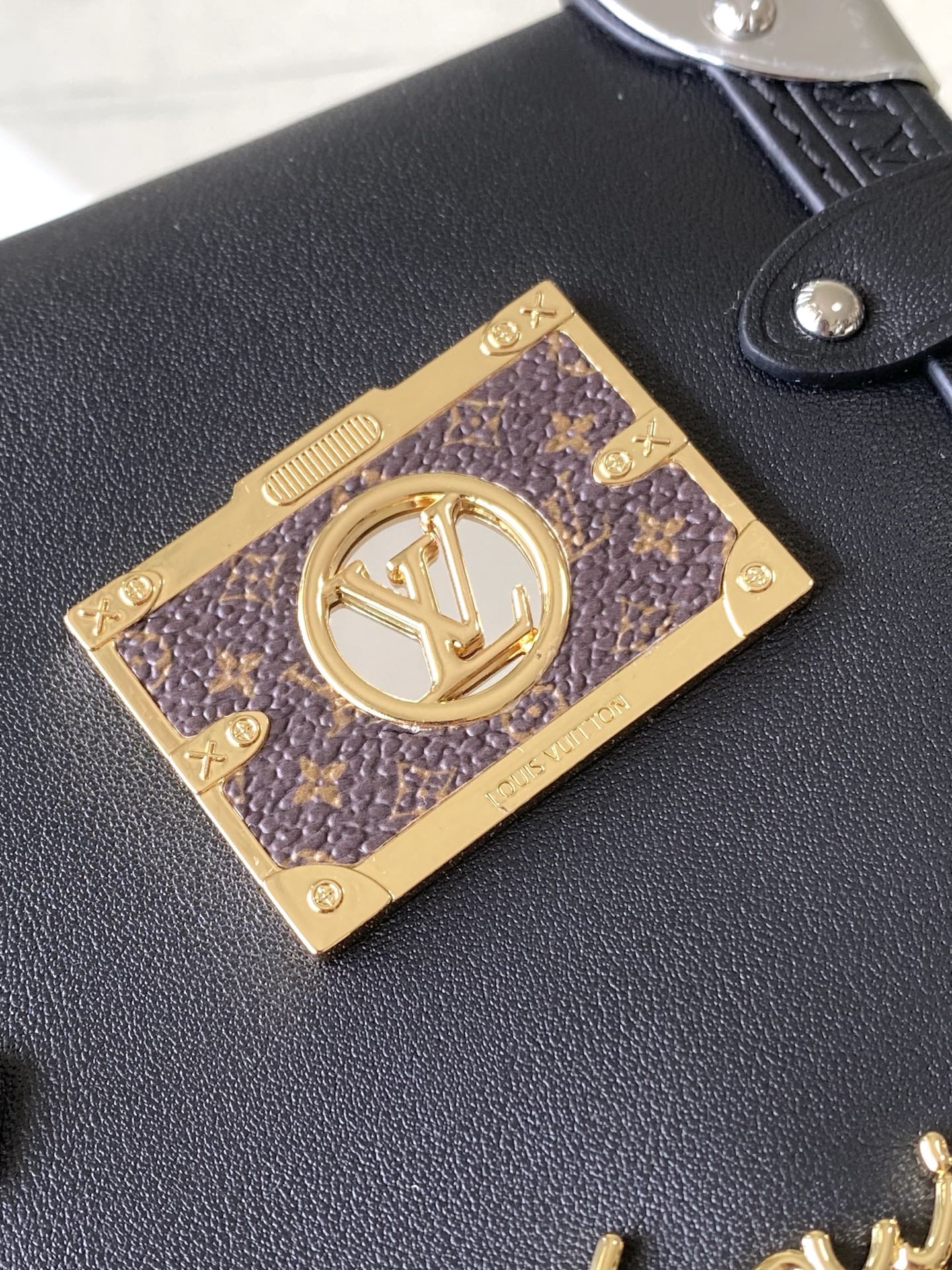 [TOP] Louis Vuitton LV Side Trunk Handbag  16 x 8.5 x 23.5cm - Black