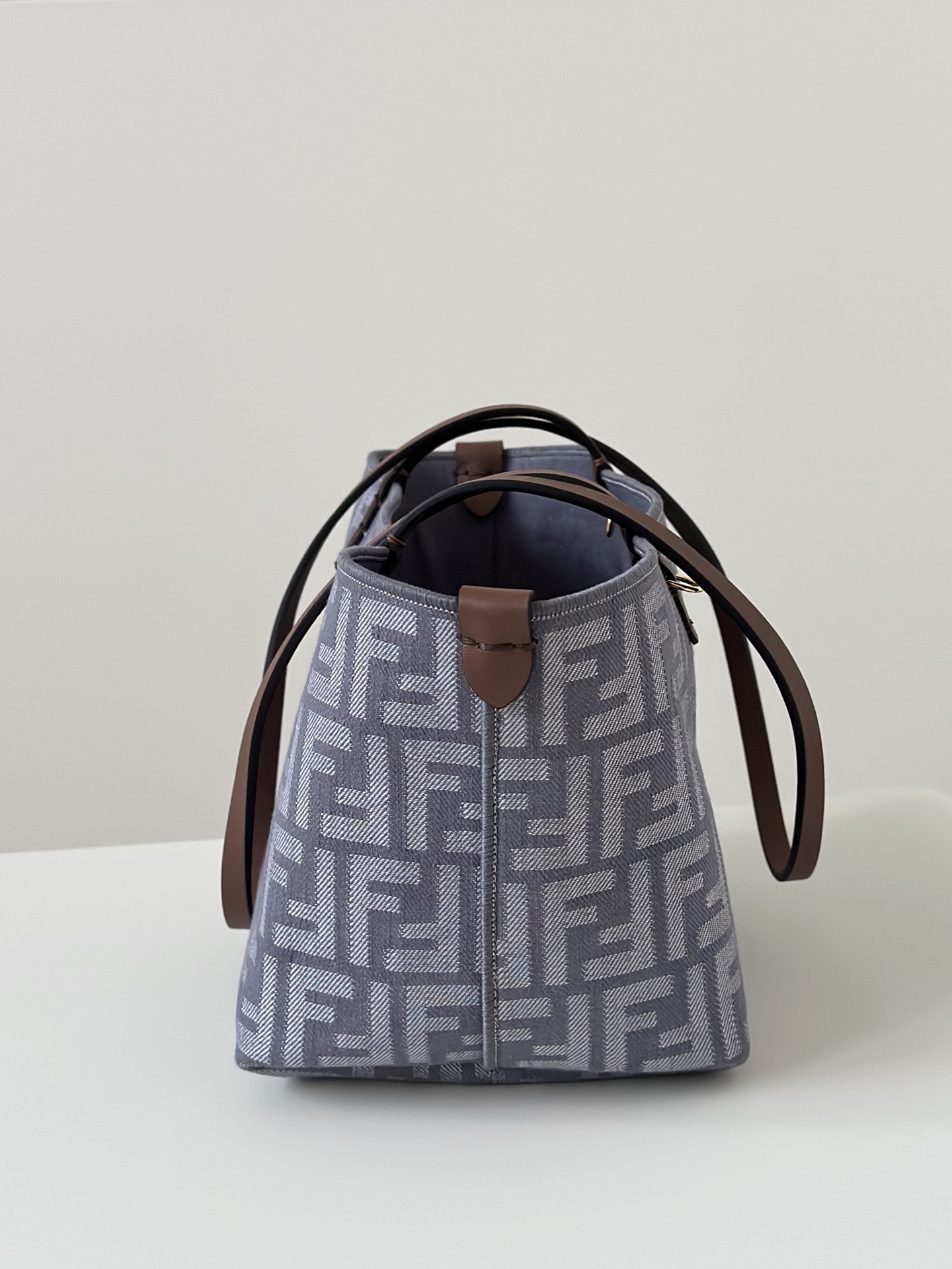 [TOP] FENDI Roll Bag 22/14/18cm - Blue