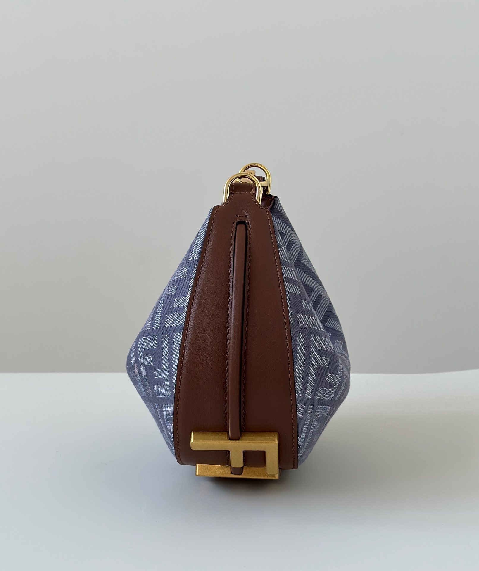 [TOP] FENDI Classic Metal Logo Fendigraphy Bag 20x7.5x13cm - Denim Blue&GHW