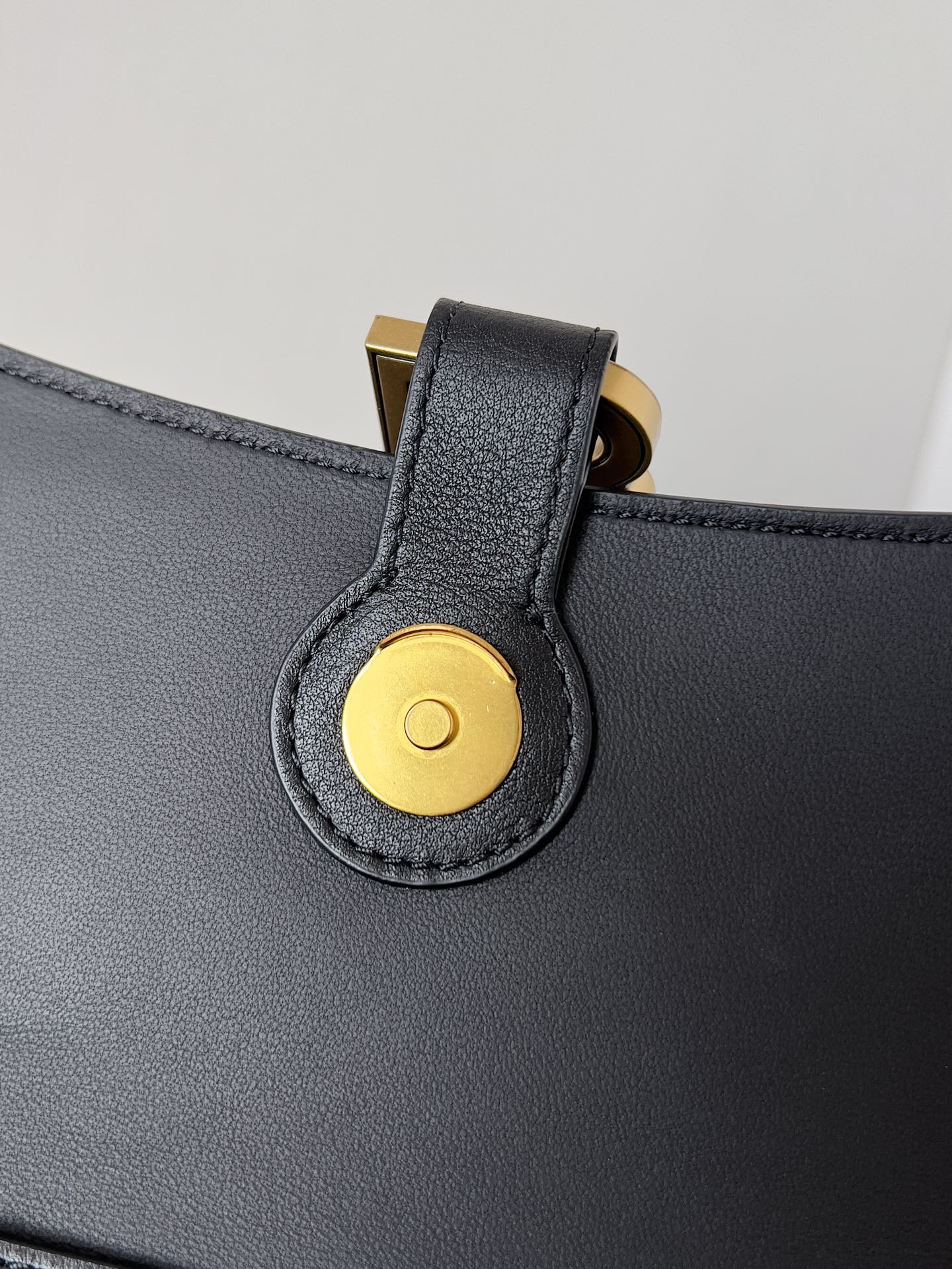 [TOP] BALENCIAGA Downtown Bag 30.0 x 17.3 x 9.9 cm - Black