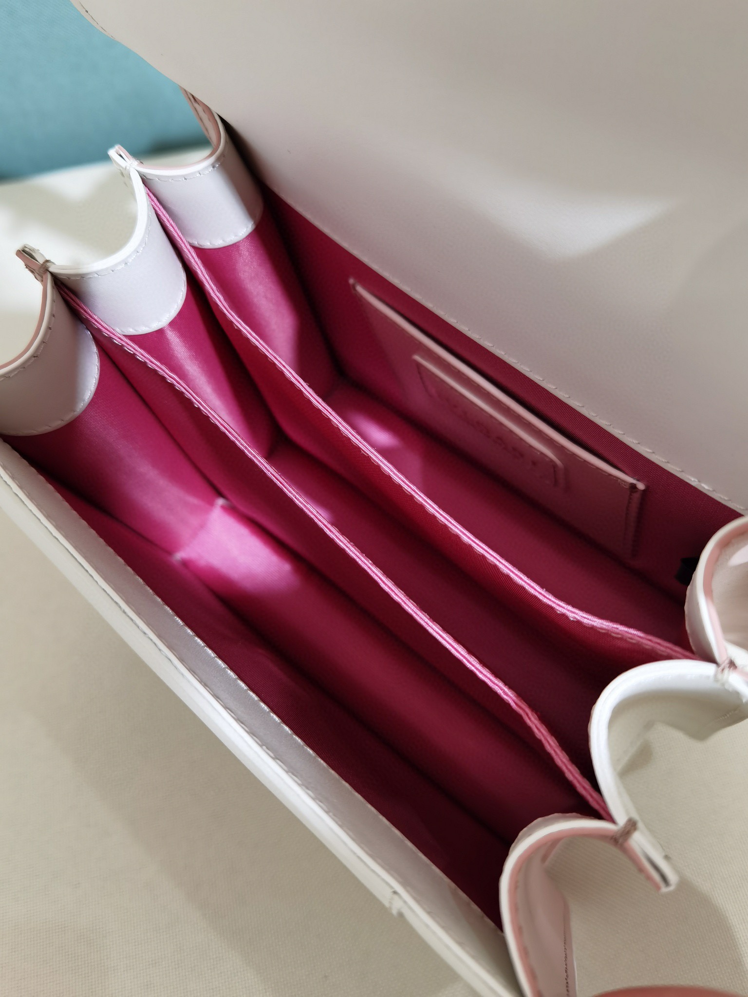 [TOP] BVLGARI Serpenti Forever Crossbody Bag 18x16x9.5cm - White