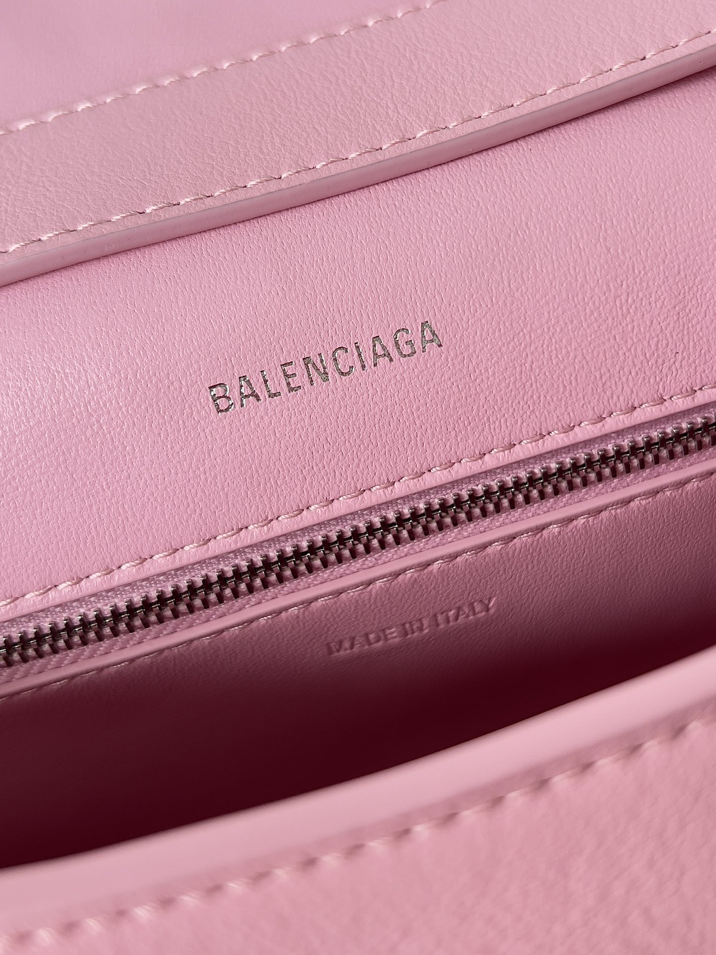 [TOP] BALENCIAGA Downtown Bag 30.0 x 17.3 x 9.9 cm - Pink
