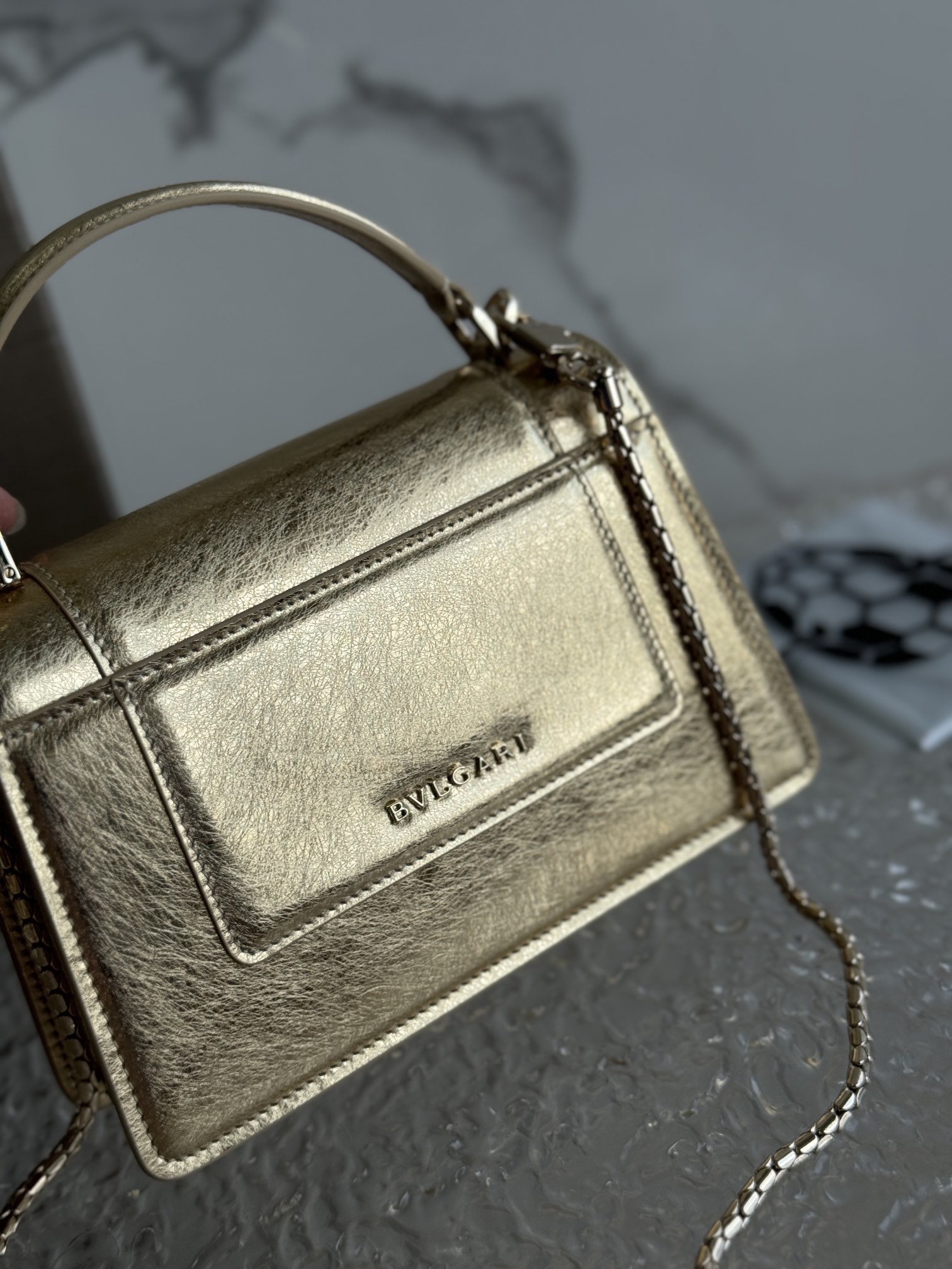 [TOP] BVLGARI Serpenti Forever Crossbody Bag 19 X 11 X 6 cm - Gold