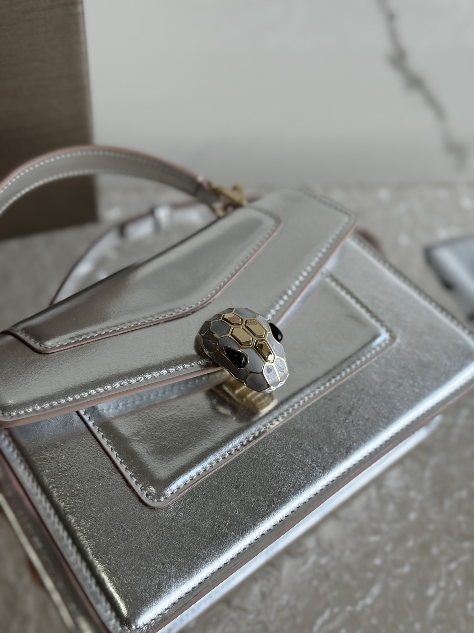 [TOP] BVLGARI Serpenti Forever Crossbody Bag 19 X 11 X 6 cm - Sliver