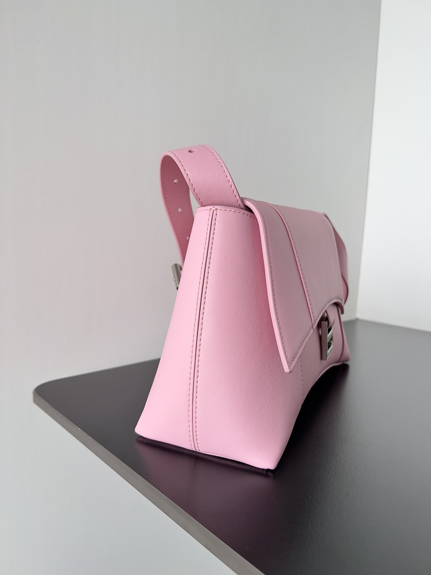 [TOP] BALENCIAGA Downtown Bag 30.0 x 17.3 x 9.9 cm - Pink