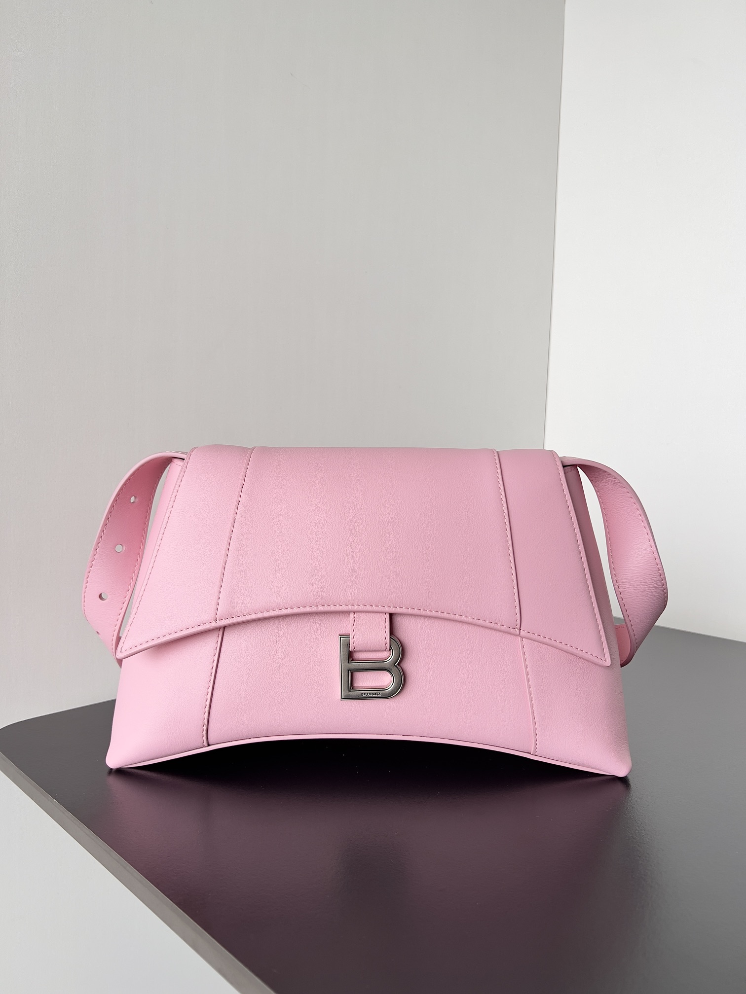 [TOP] BALENCIAGA Downtown Bag 30.0 x 17.3 x 9.9 cm - Pink