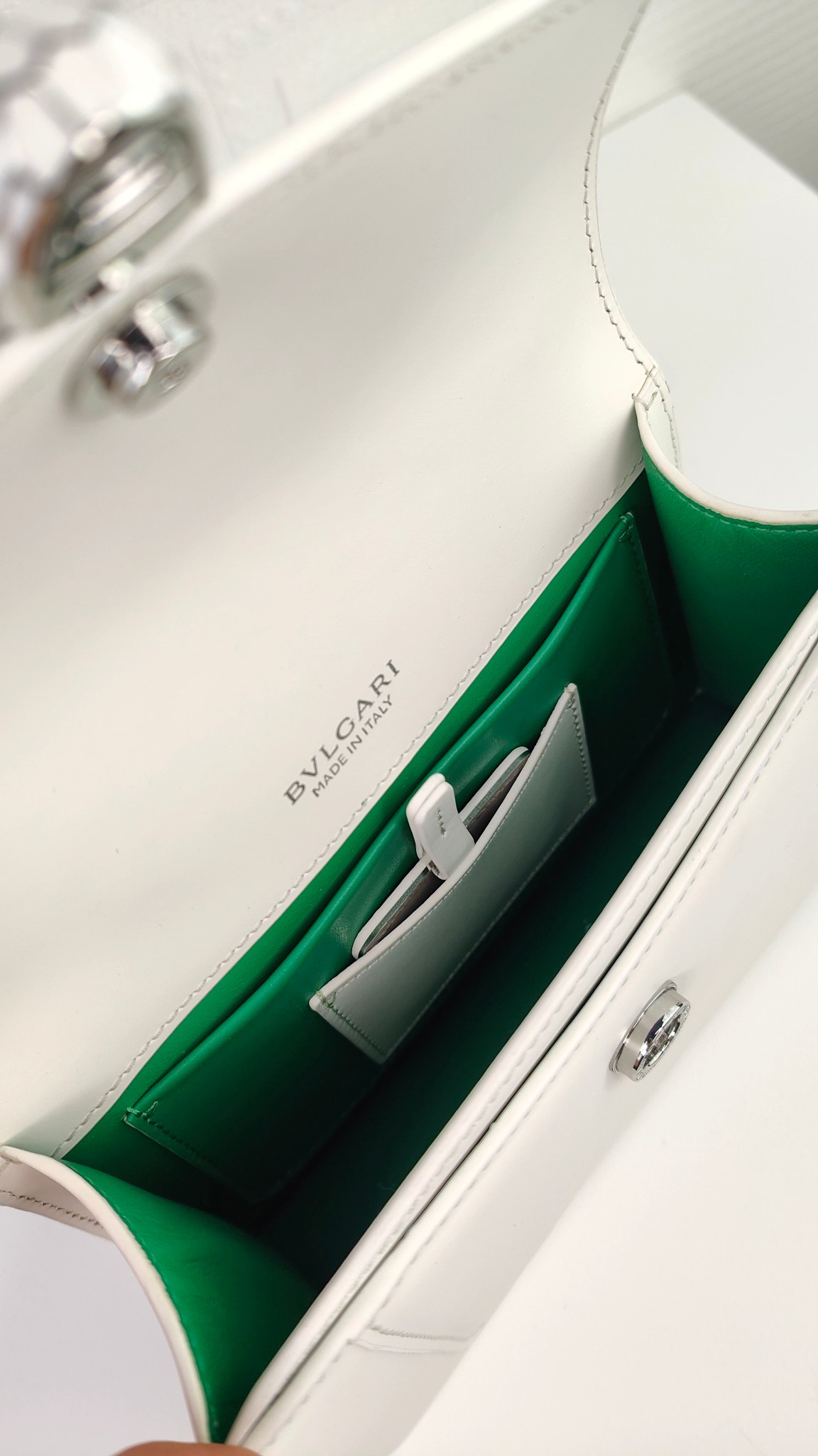 [TOP] BVLGARI Serpenti Forever Crossbody Bag 19 X 11 X 6cm - White