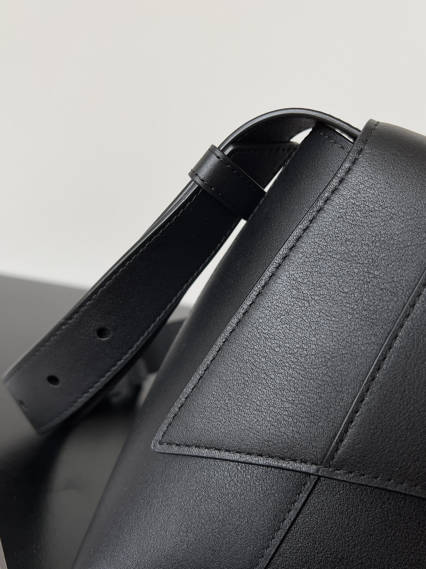 [TOP] BALENCIAGA  Downtown Bag 30.0 x 17.3 x 9.9 cm - Black