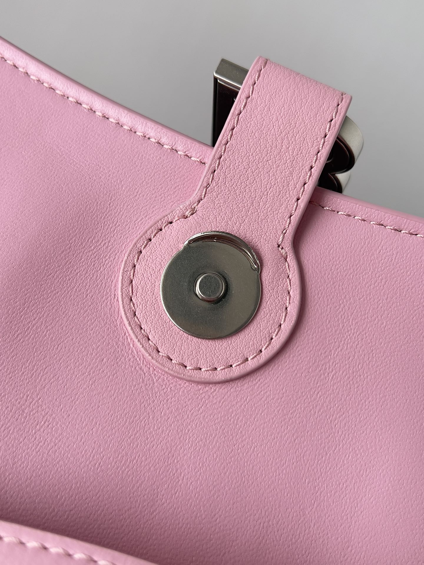 [TOP] BALENCIAGA Downtown Bag 30.0 x 17.3 x 9.9 cm - Pink