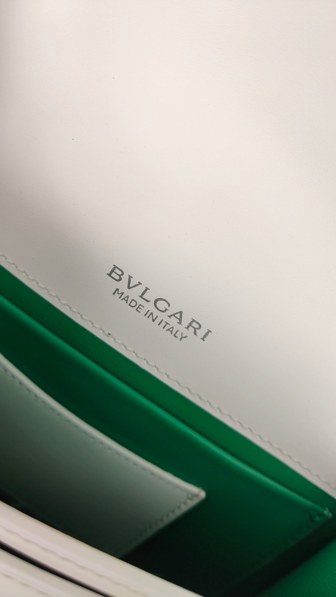 [TOP] BVLGARI Serpenti Forever Crossbody Bag 19 X 11 X 6cm - White