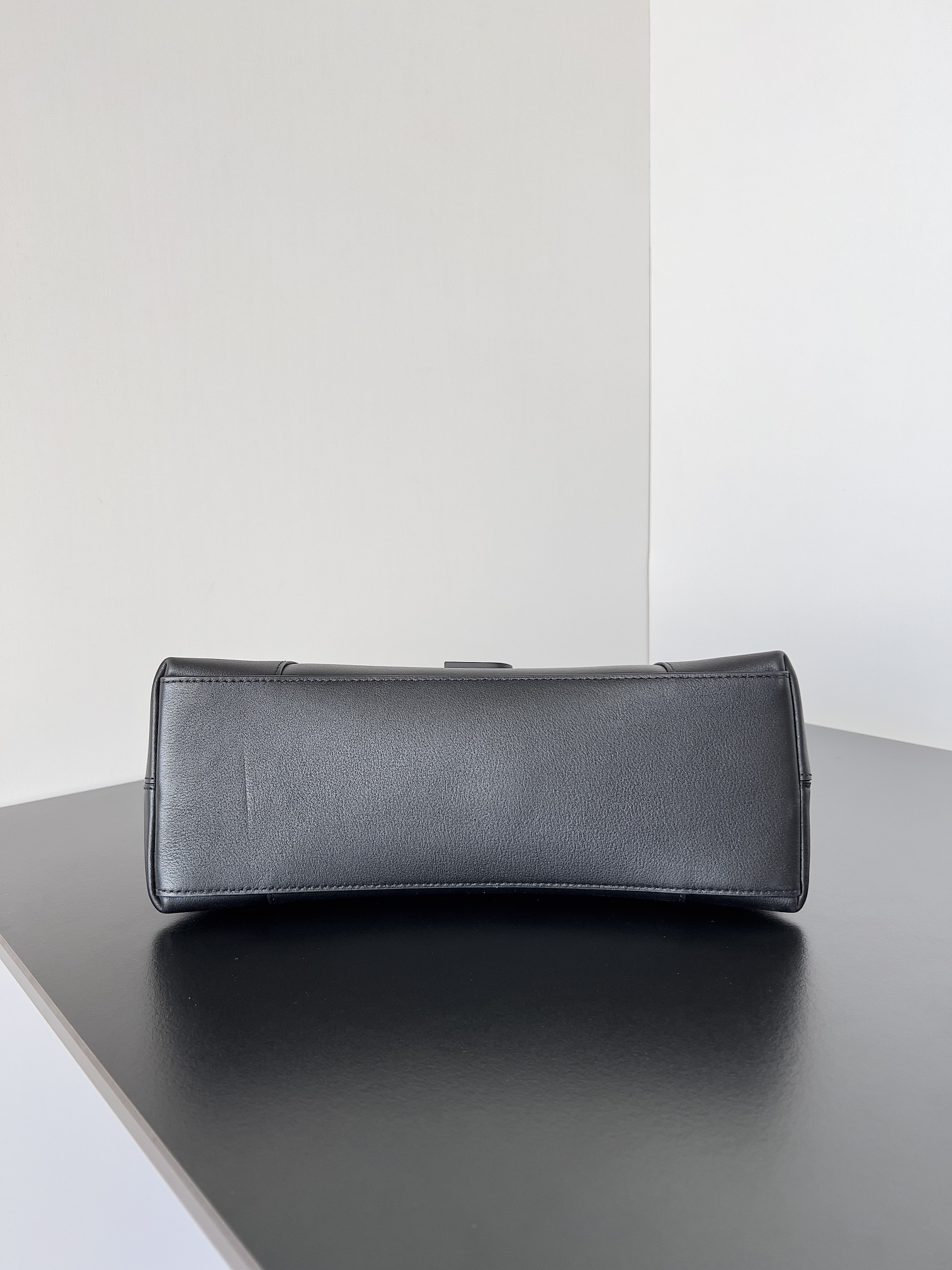 [TOP] BALENCIAGA  Downtown Bag 30.0 x 17.3 x 9.9 cm - Black